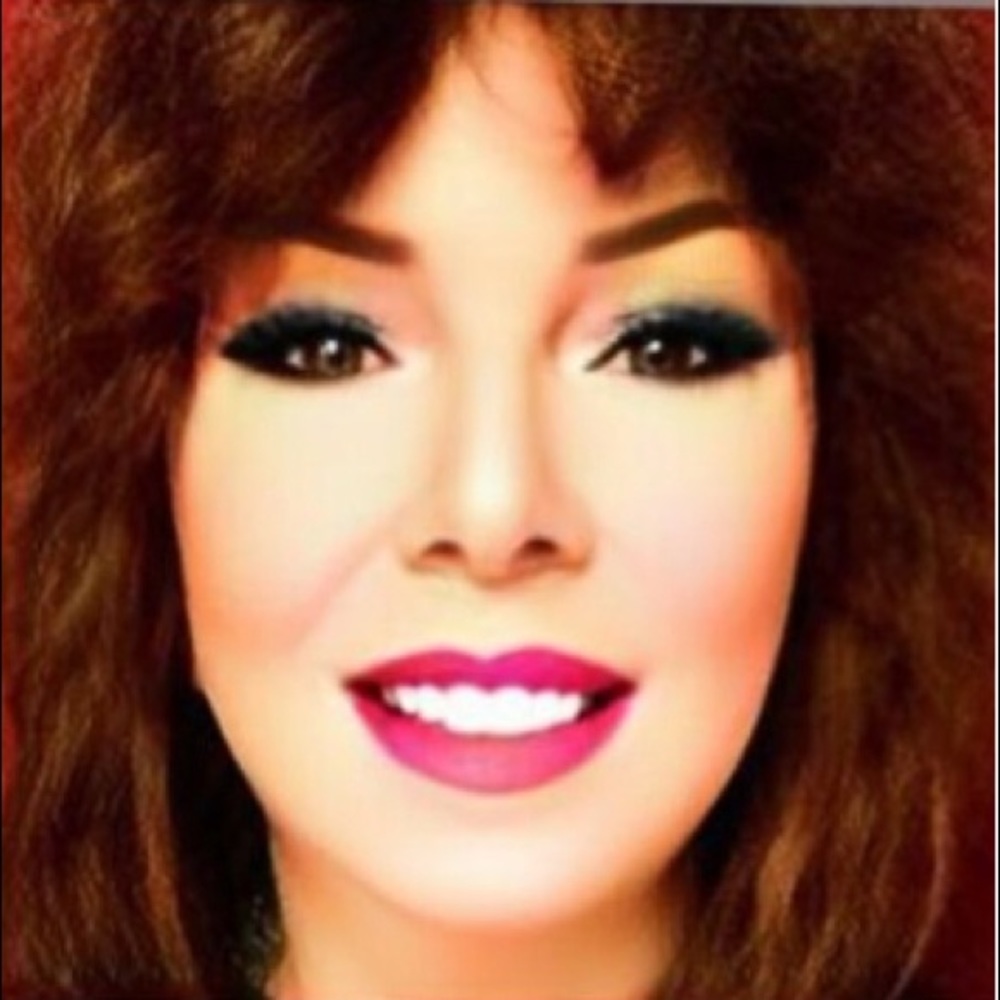 Meet your Posher, Eva